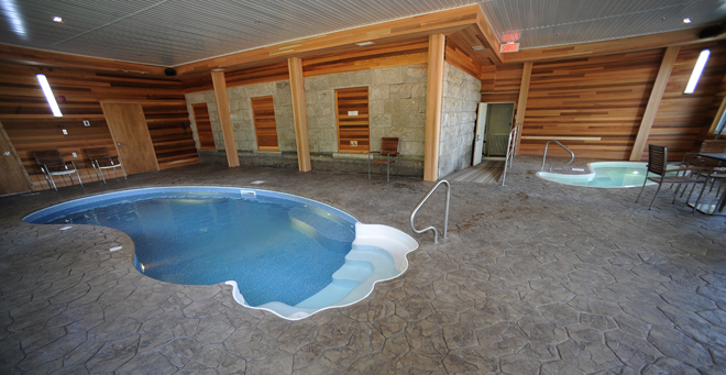 hotel-montfort-piscine-interieure